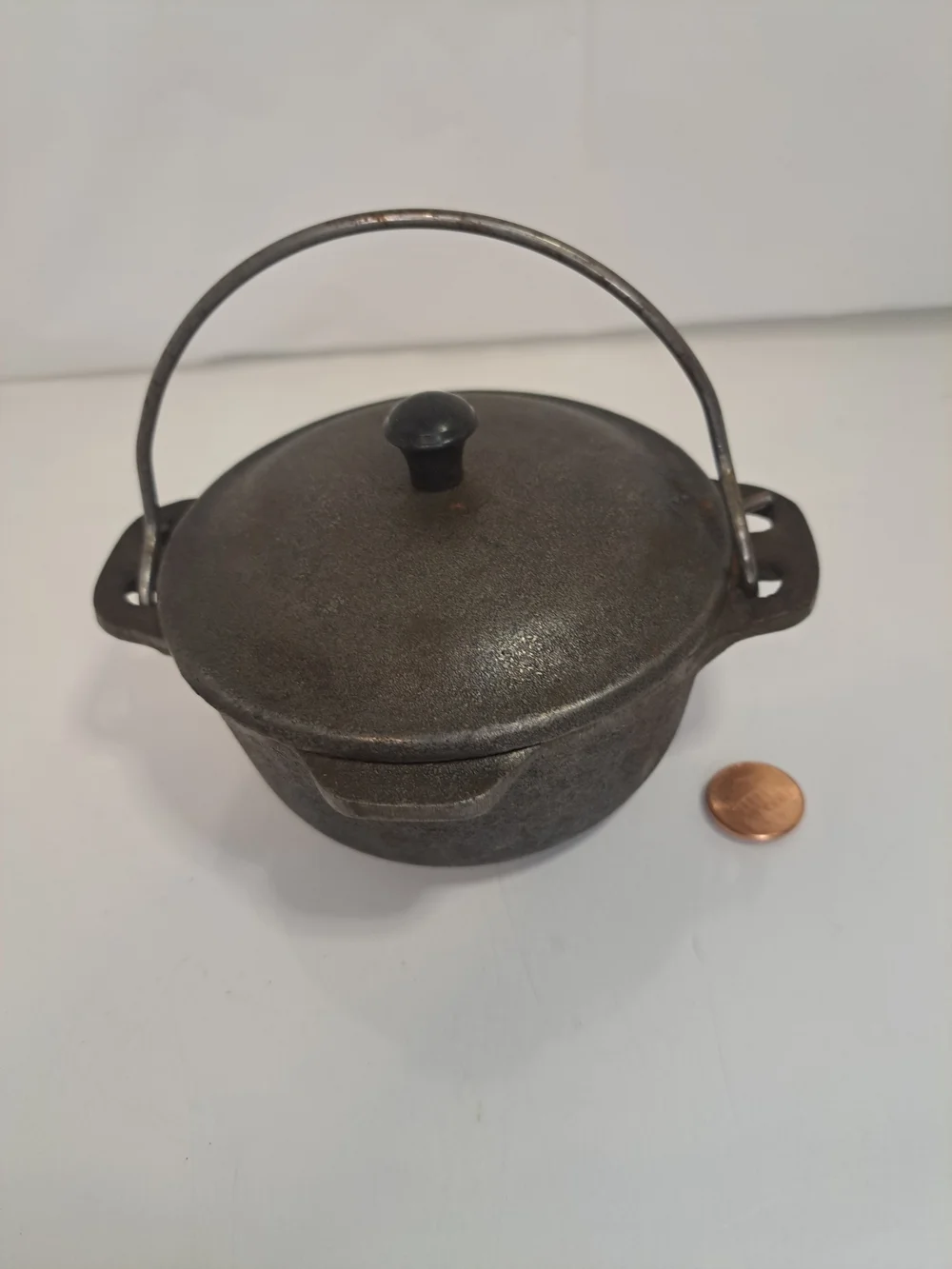 Mini Cast Iron Dutch Oven with Bail Handle - Black